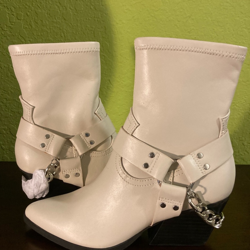 Dolce Vita Cream Ankle Boots with Chain Detail - Picture 6 of 11